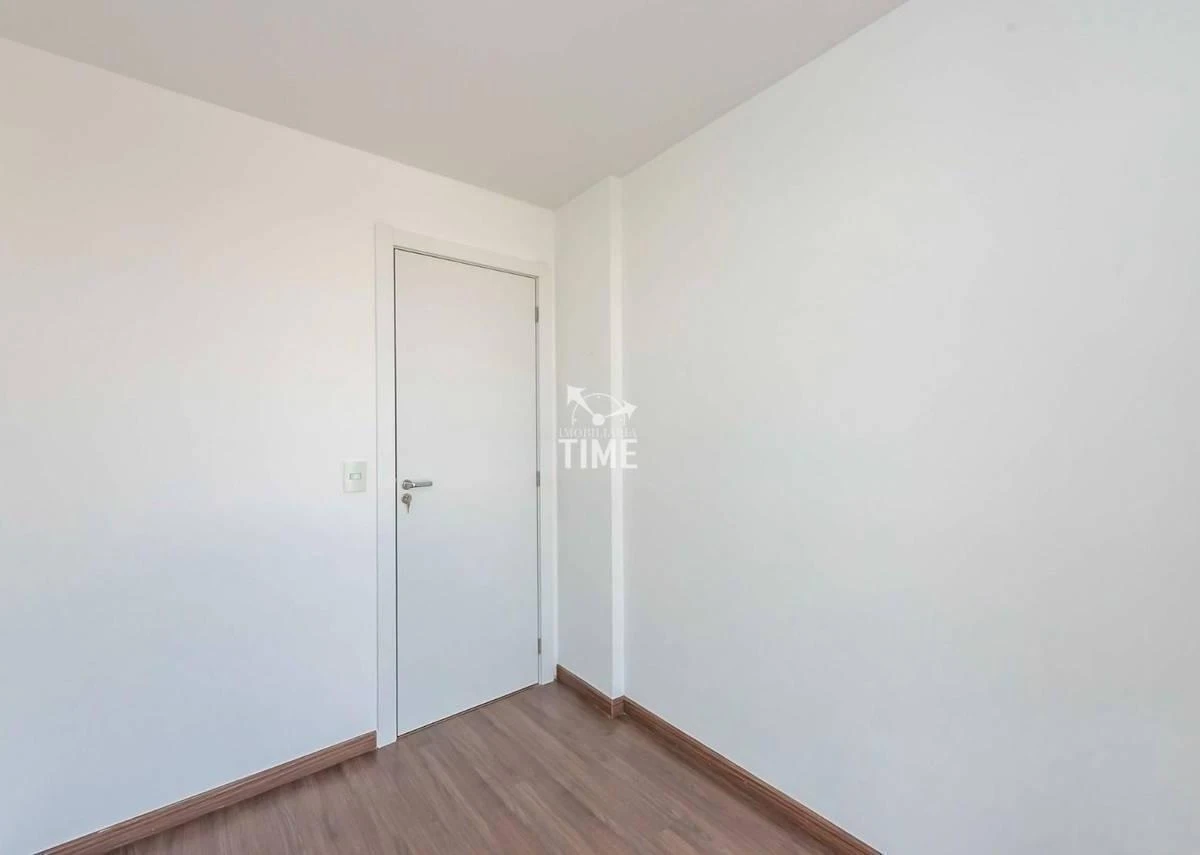 Wood or laminate floors in a 3-bedroom apartment, 69 m² — photo 33