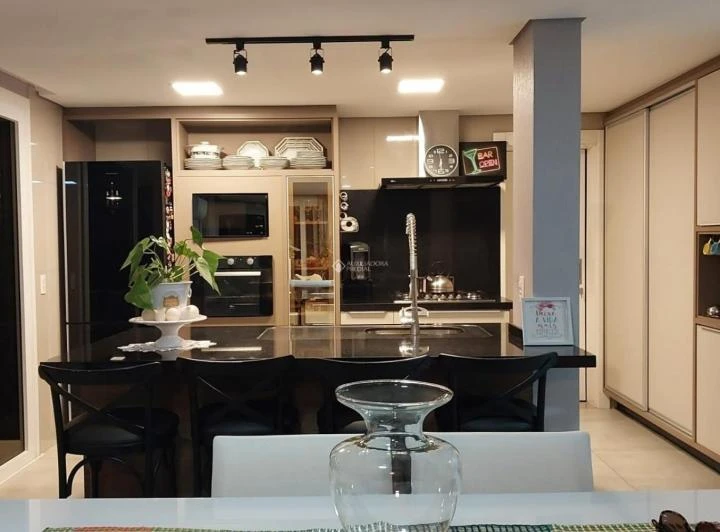Furnished 360 m² house with 3 bedrooms and 2 bathrooms — photo 4