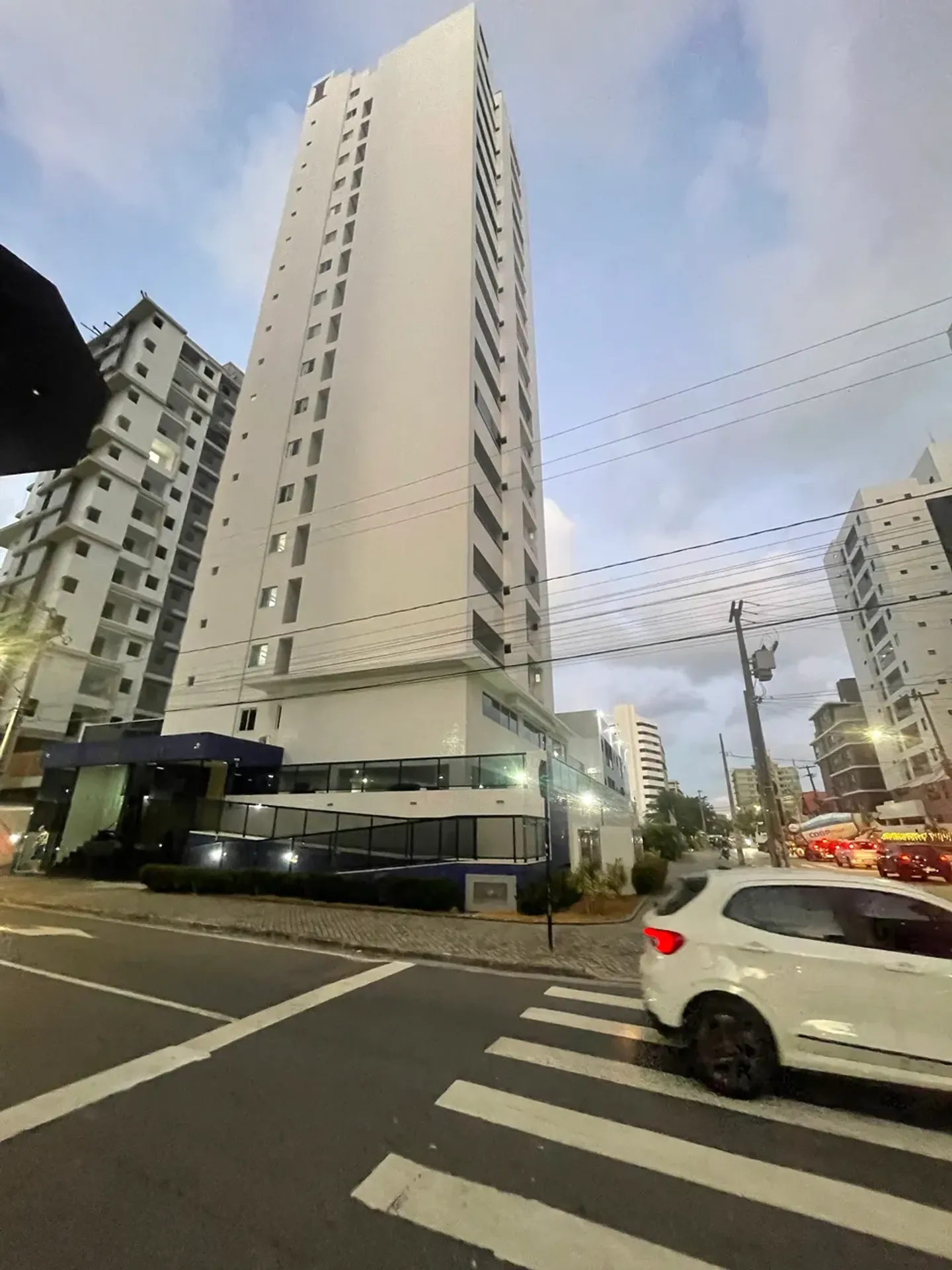 Glass-enclosed balcony in a 4-bedroom apartment, 115 m² — photo 27