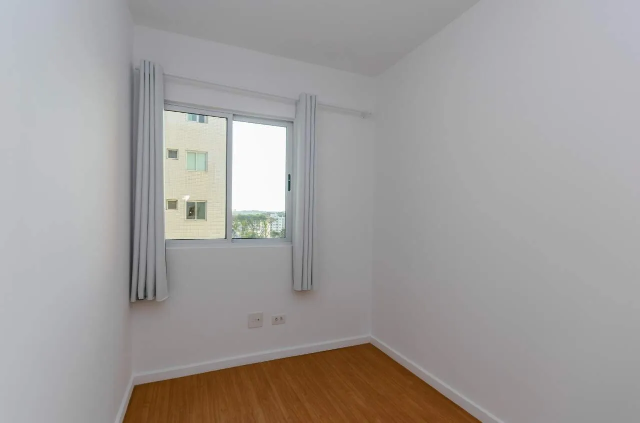 Wood or laminate floors in a 2-bedroom apartment, 60 m² — photo 9