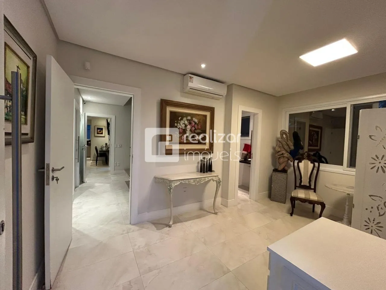 House with 7 bedrooms and a private garden — photo 18