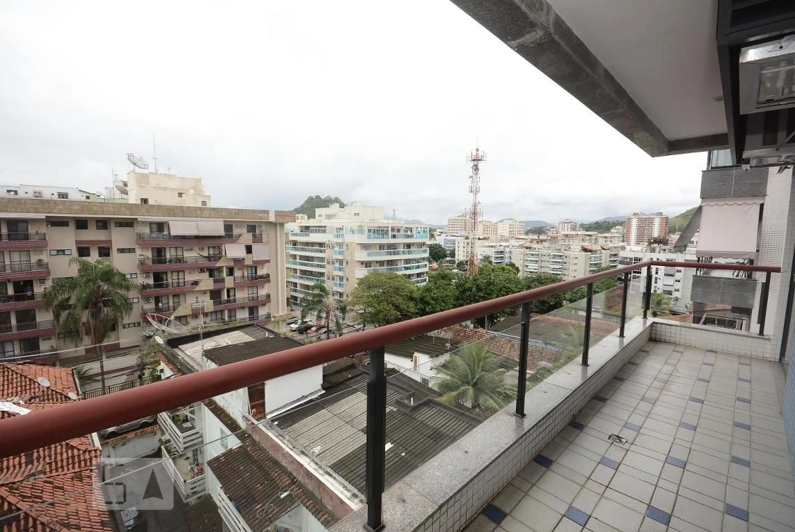 4-bedroom apartment in a building with a pool — photo 64