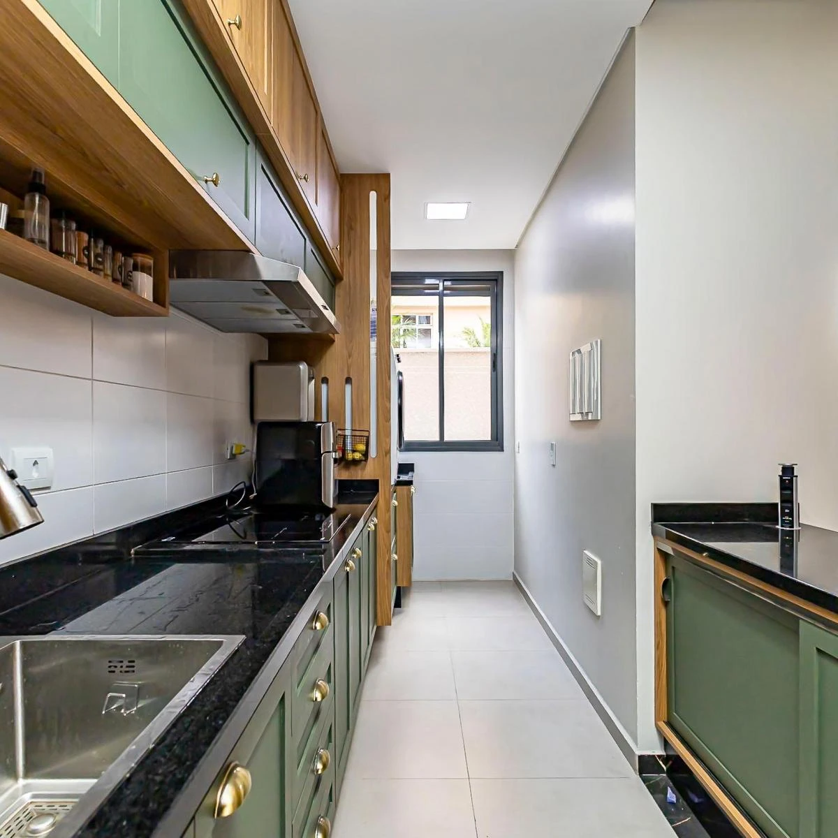 3-bedroom apartment with a grill on the balcony in Curitiba — photo 39