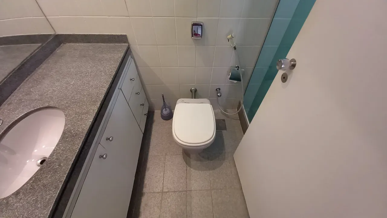 2-bedroom apartment with a bathtub — photo 6