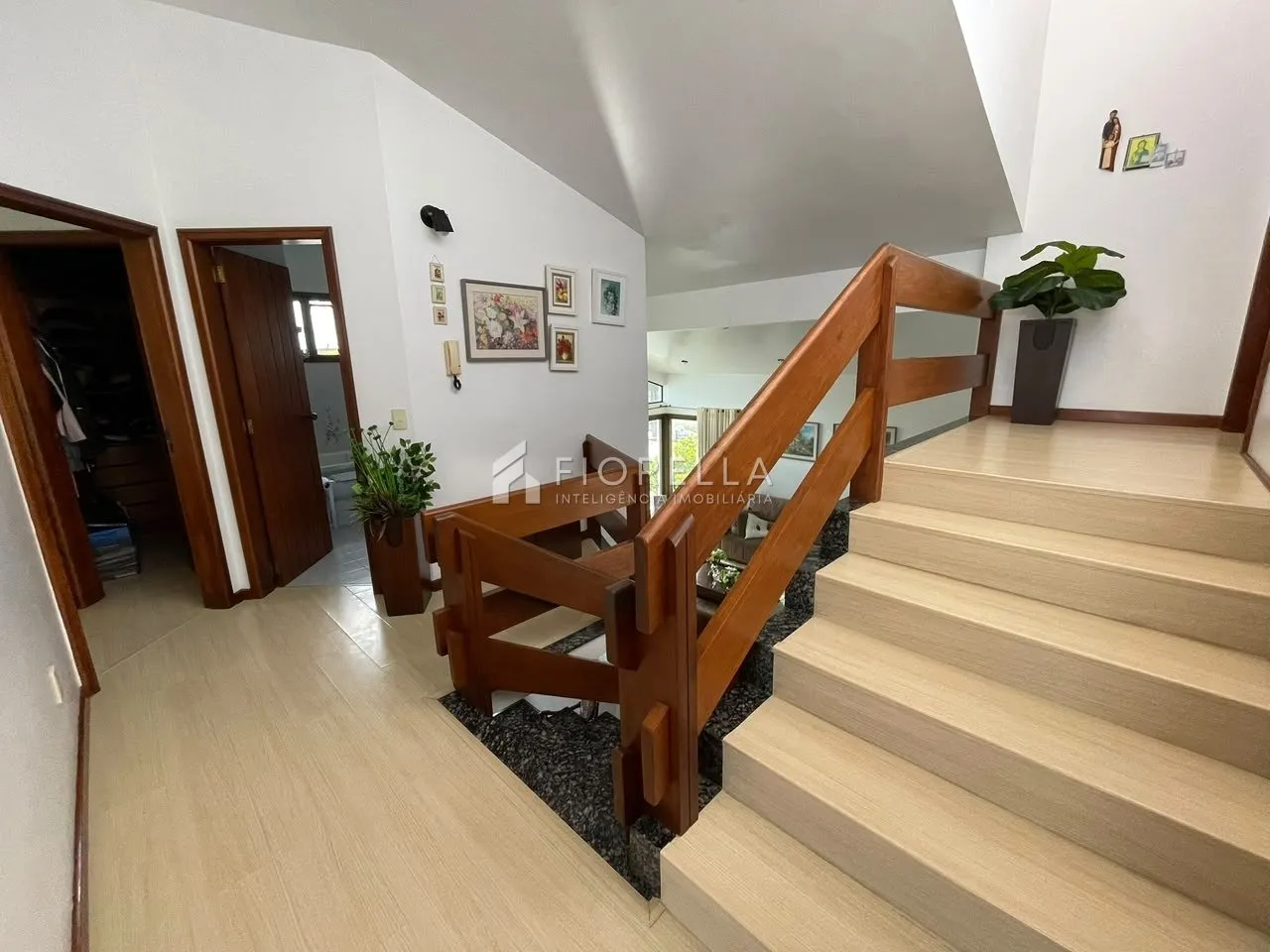 Furnished house, 376 m², with a water view — photo 9