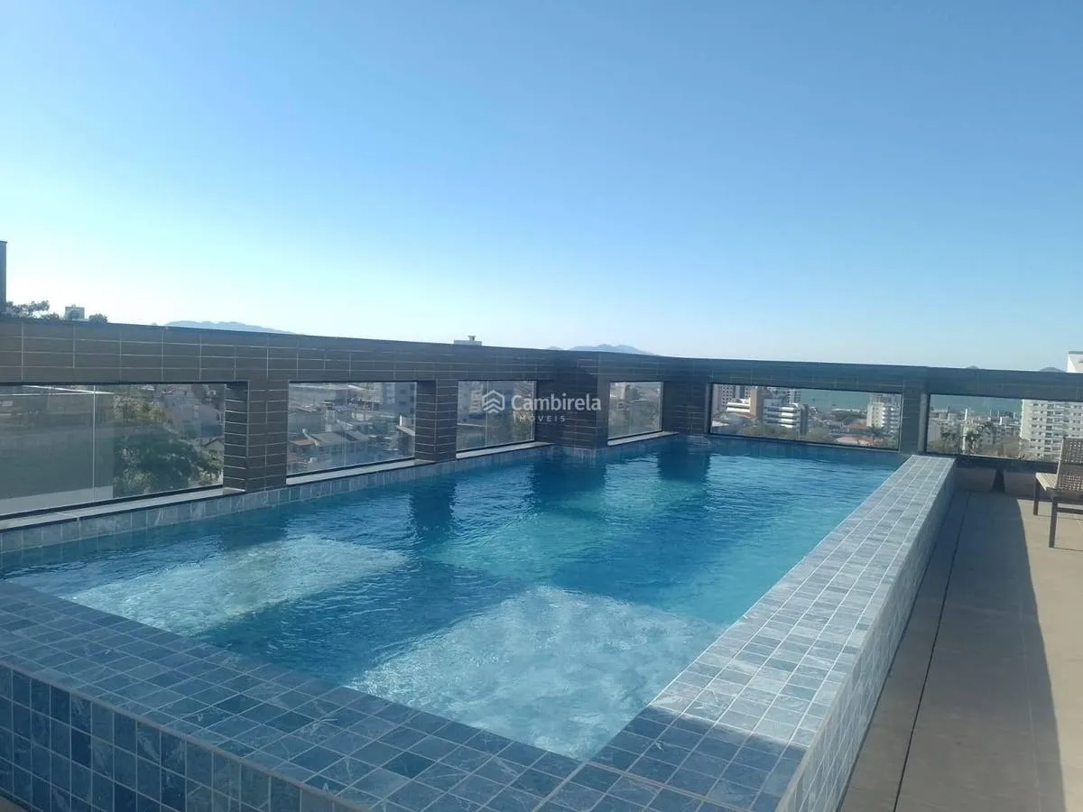 Balcony with a grill in a 2-bedroom apartment, 76 m² — photo 6