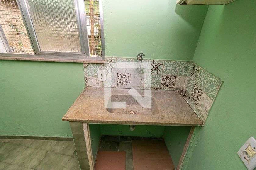 Studio apartment with balcony and 1 bathroom no parking