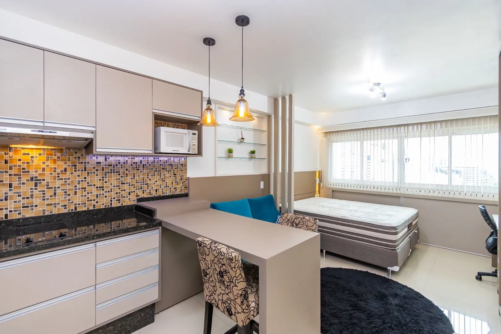 Furnished studio, 31 m², with a home office
