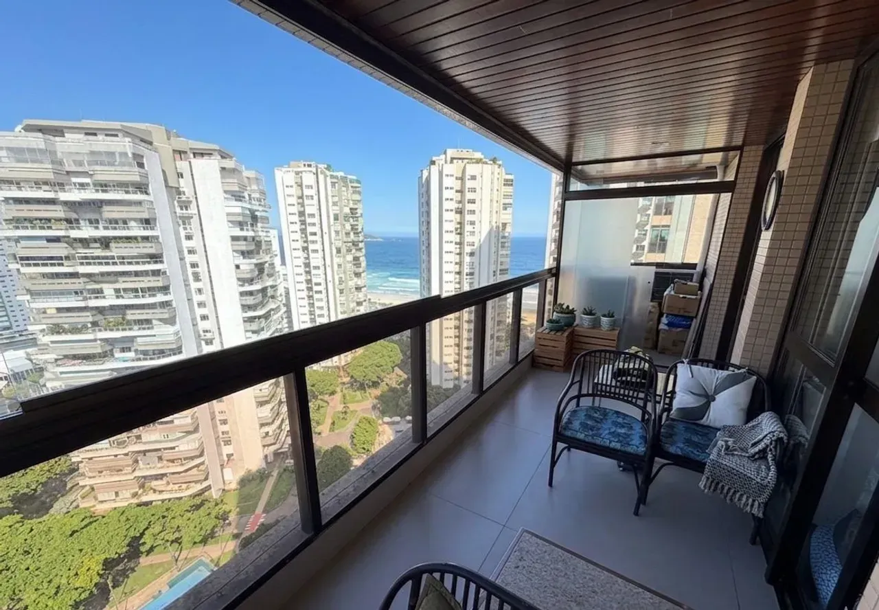Apartamento mobiliado, 136 m², com varanda envidraçada
