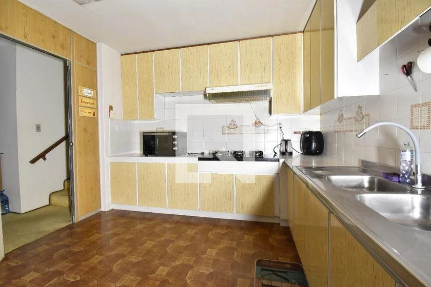 6-bedroom house with a washing machine in Curitiba — photo 48