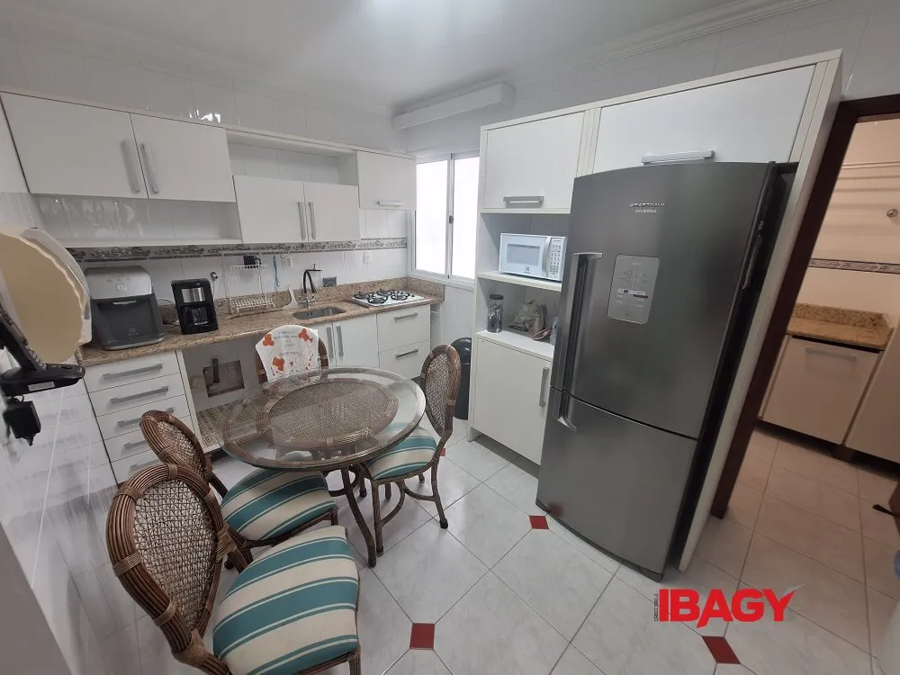 Furnished apartment with 3 bedrooms and 3 bathrooms — photo 2