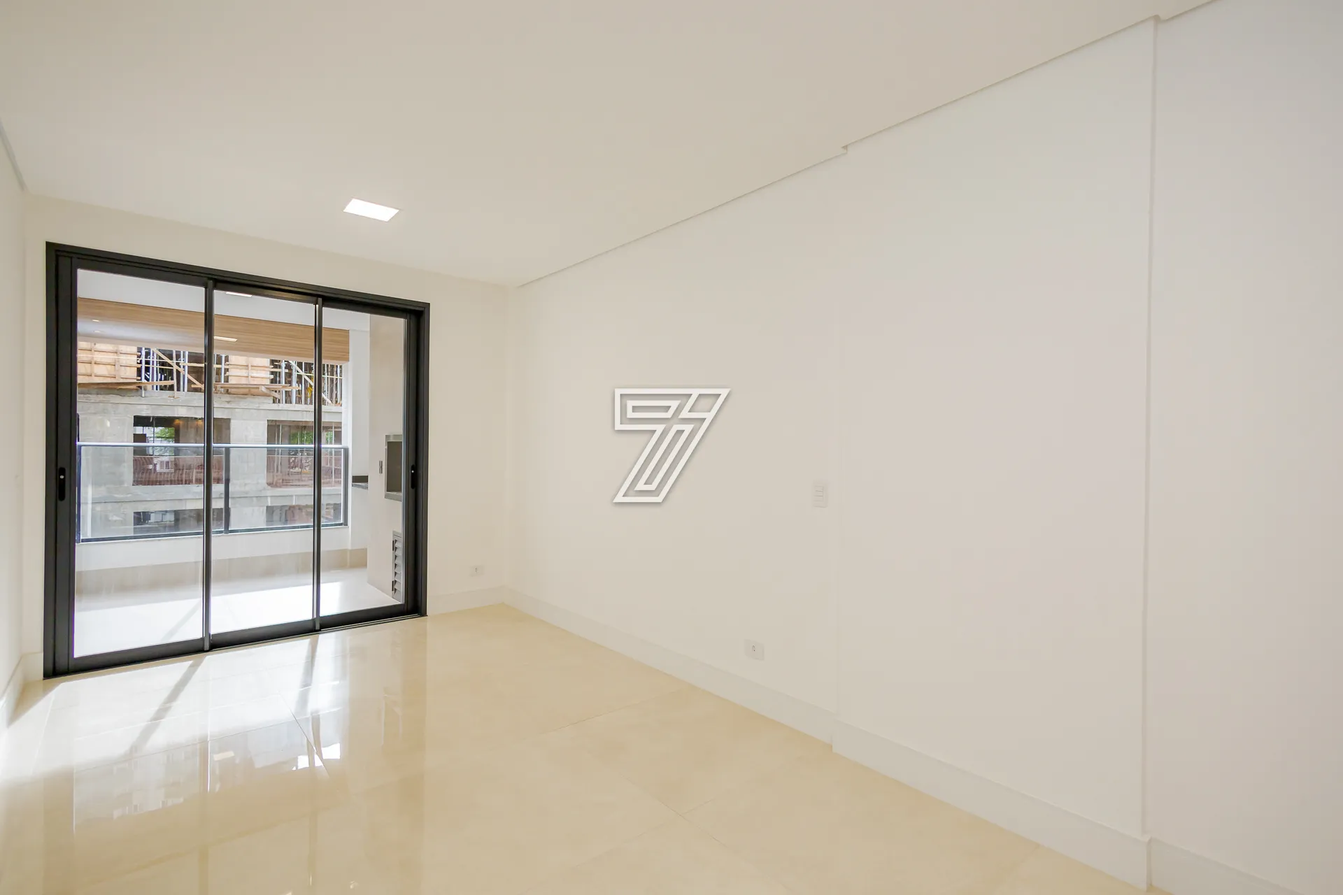 2-bedroom apartment with suite, open kitchen and 2 parking — photo 13