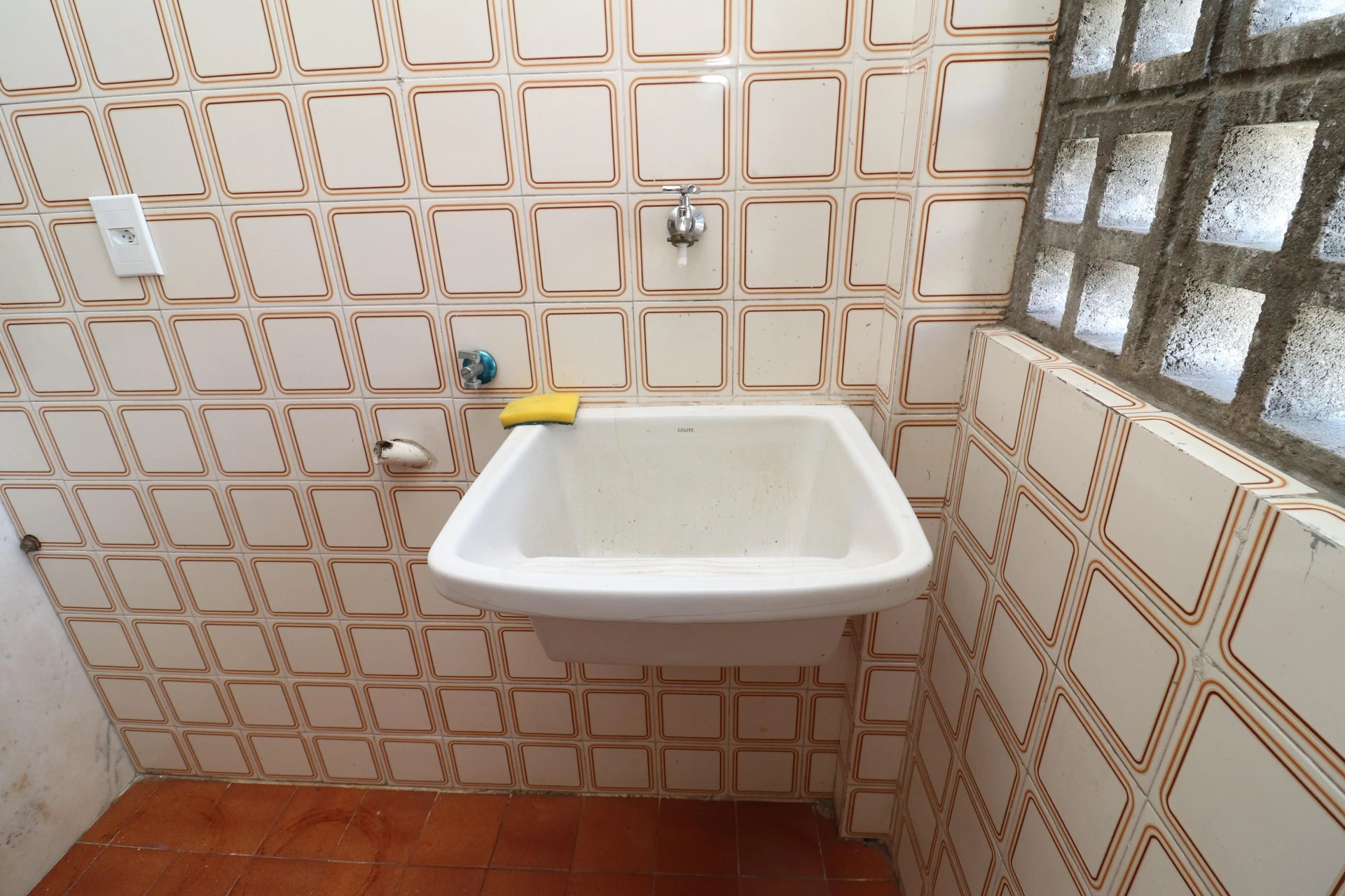 Apartamento com cozinha fechada e 2 quartos — photo 22