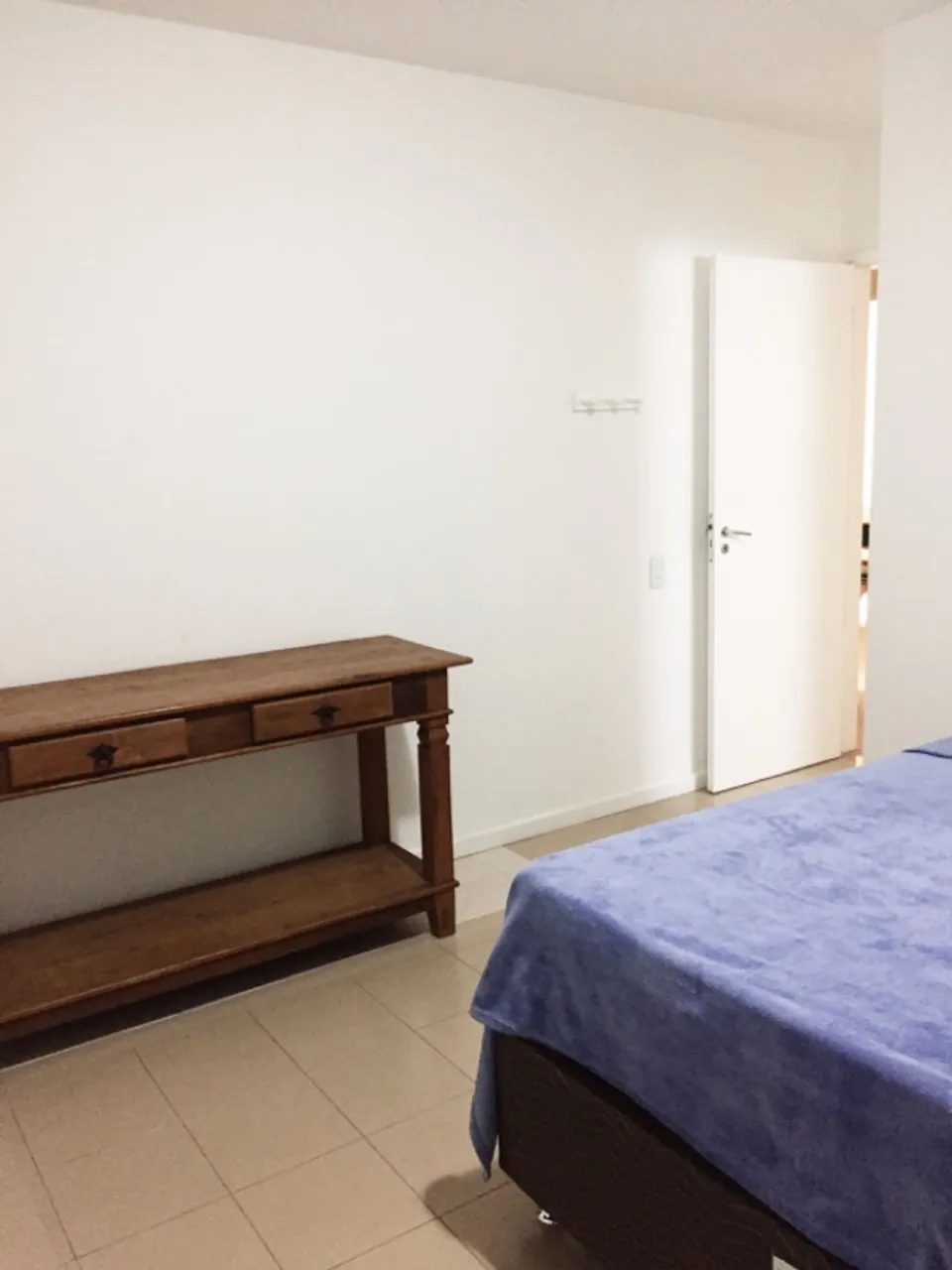 Apartamento com 3 quartos e cozinha fechada com fogão a gás — photo 9