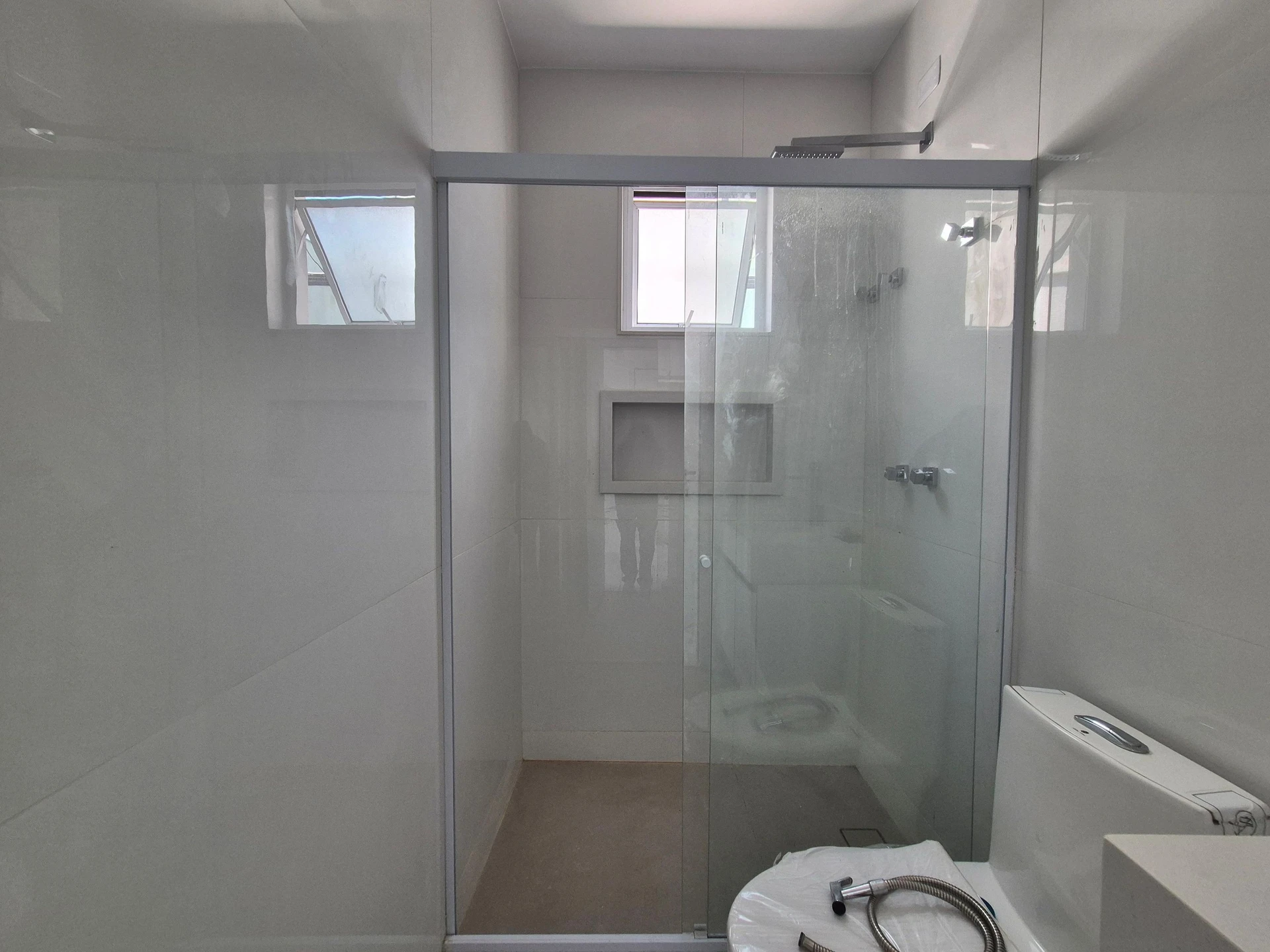 Ventanales de piso a techo y 5 dormitorios: casa de 403 m² — photo 46