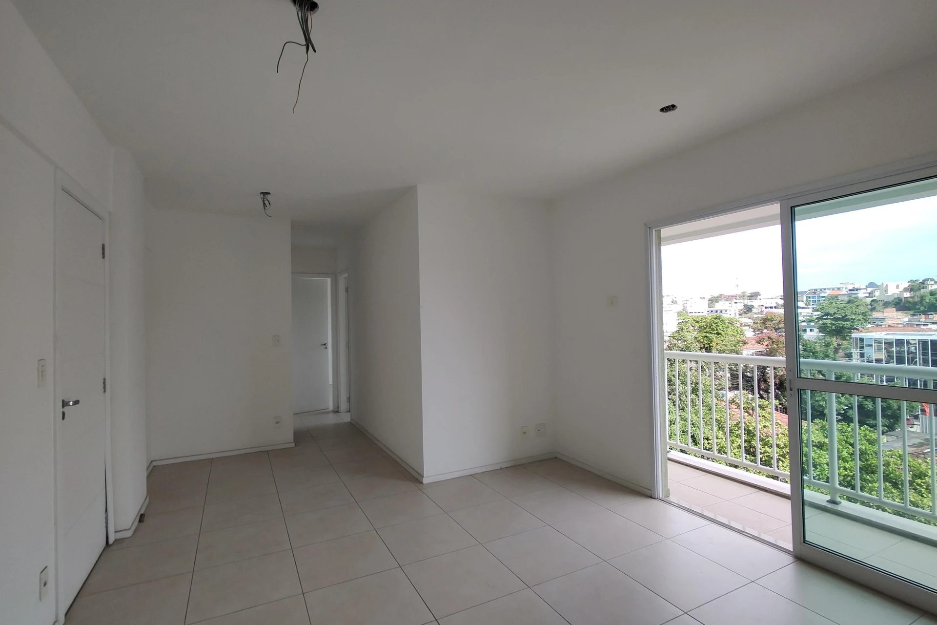 Apartamento sem mobília com 2 quartos e varanda — photo 2