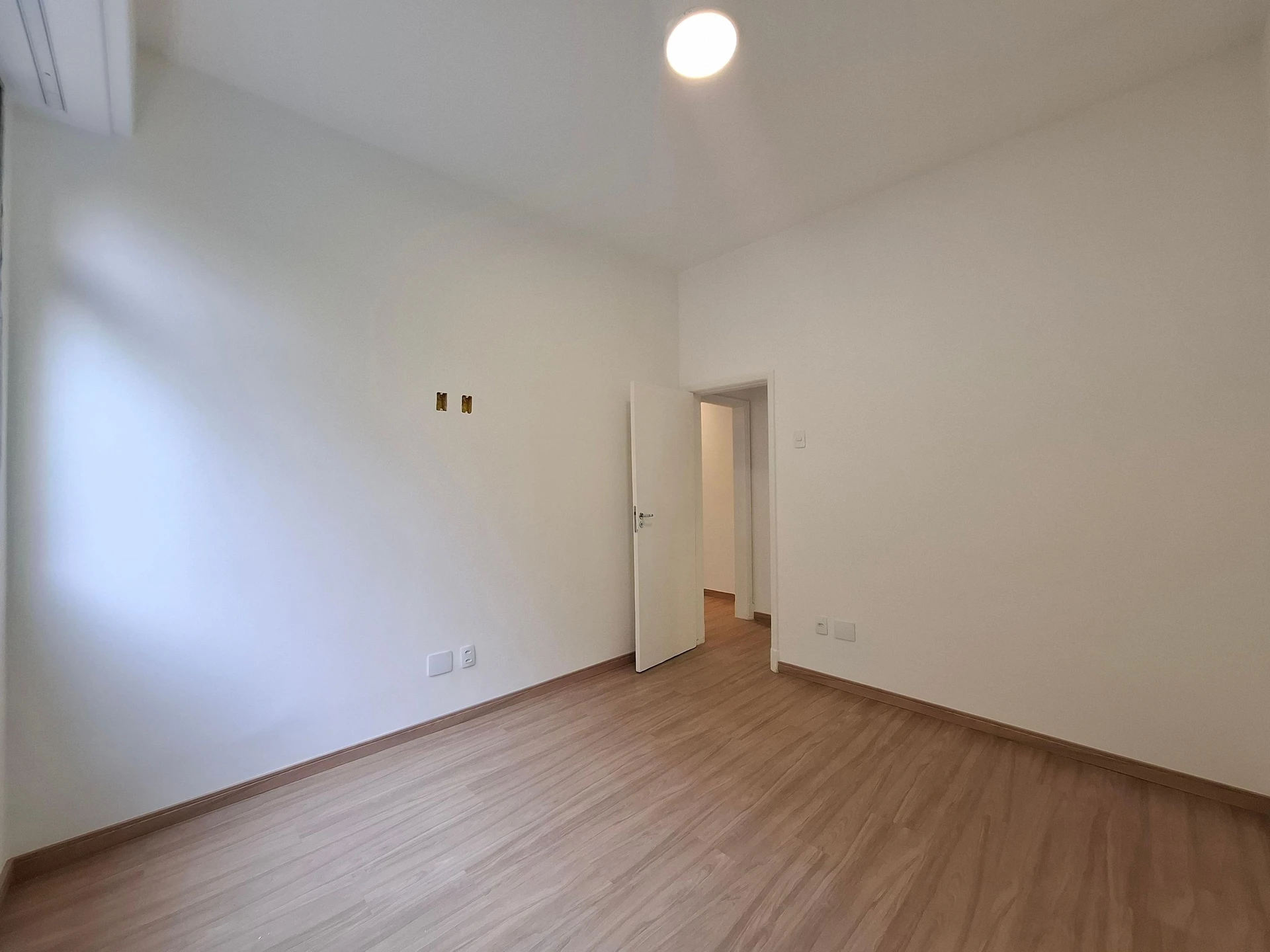 One-bedroom apartment with wood or laminate floors — photo 19