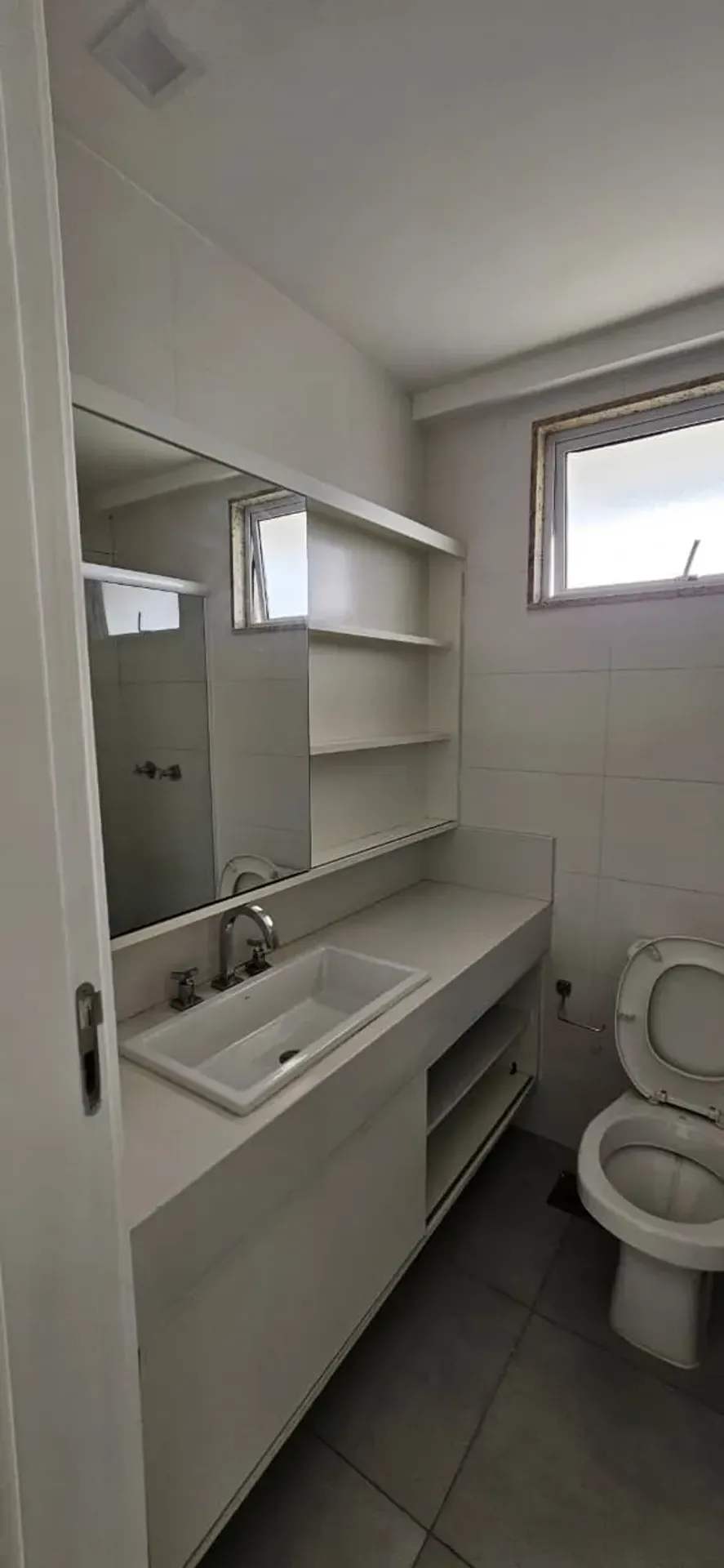 Apartamento con 4 dormitorios y balcón bien cuidado — photo 28
