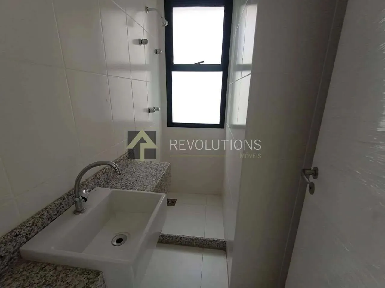 Casa sin amueblar con 4 dormitorios y balcón — photo 8
