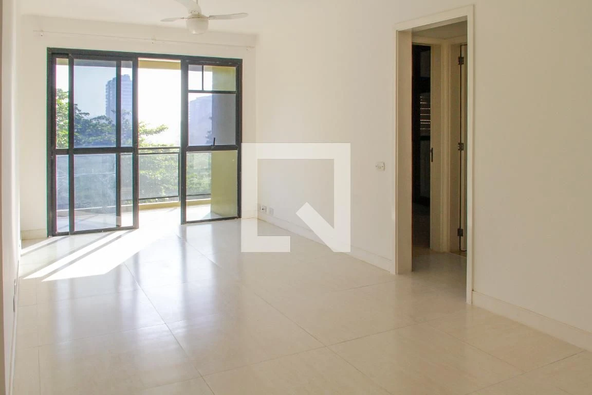 Apartamento sem mobília com 2 quartos e 2 banheiros