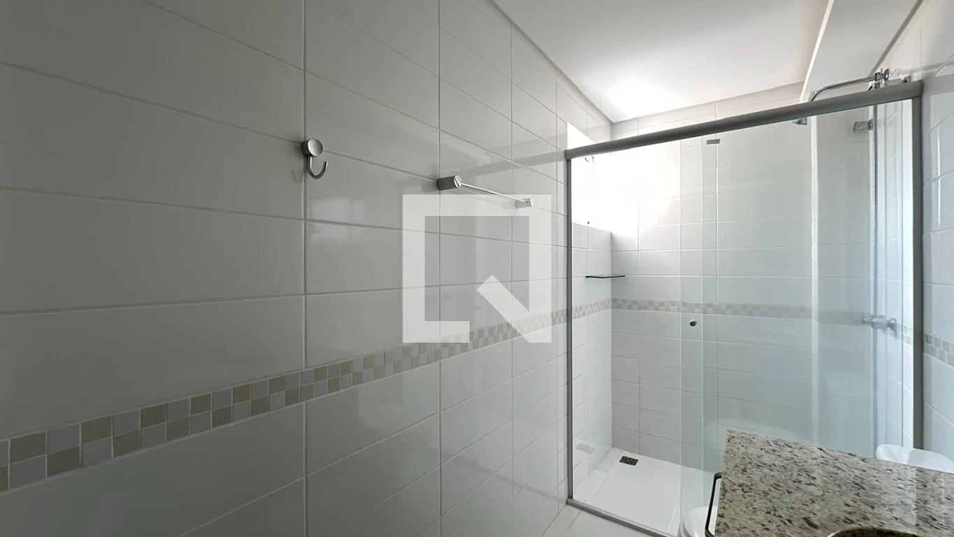 3-bedroom house with a glass-enclosed balcony in Curitiba — photo 50