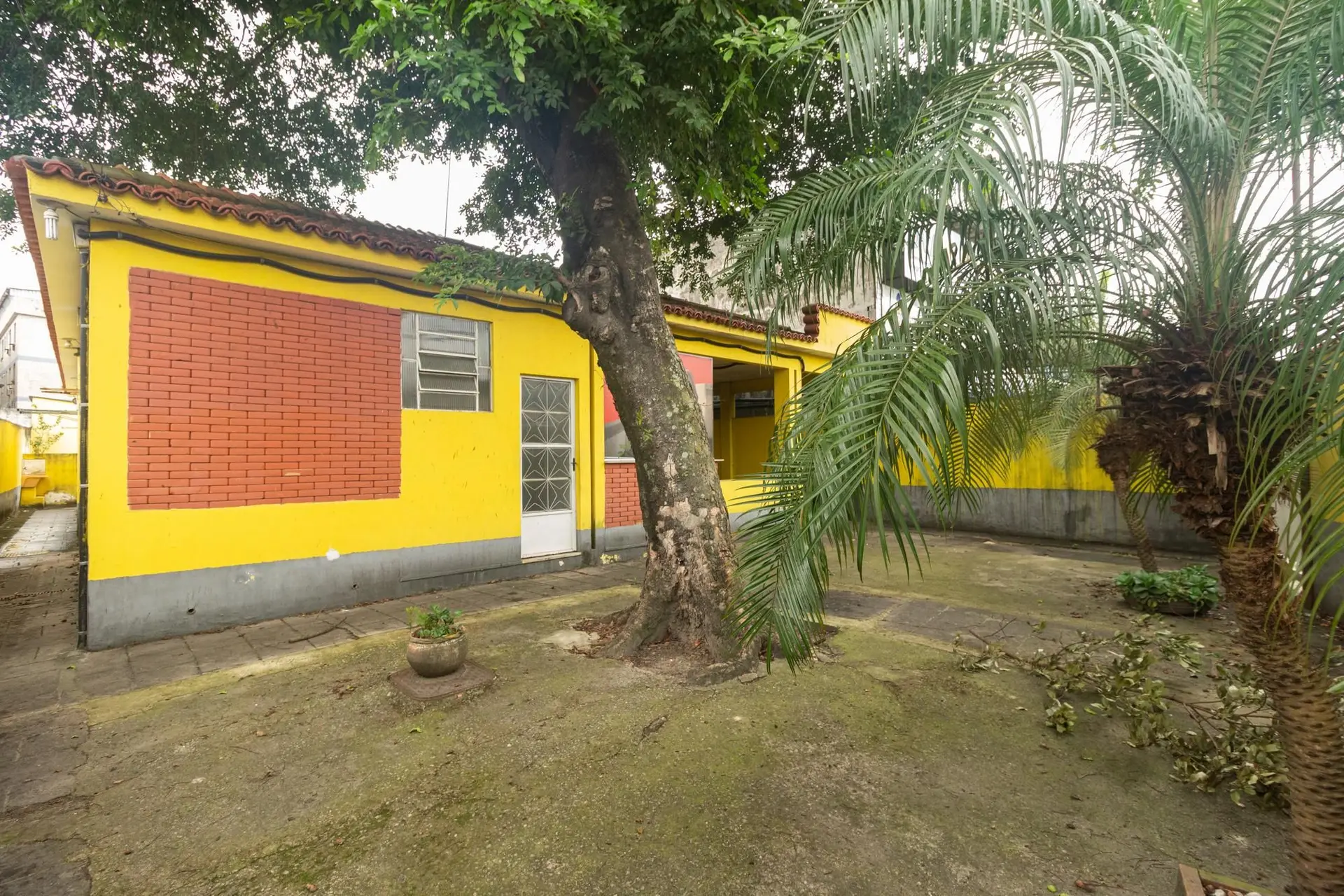4-bedroom rental house with private garden and parking — photo 9