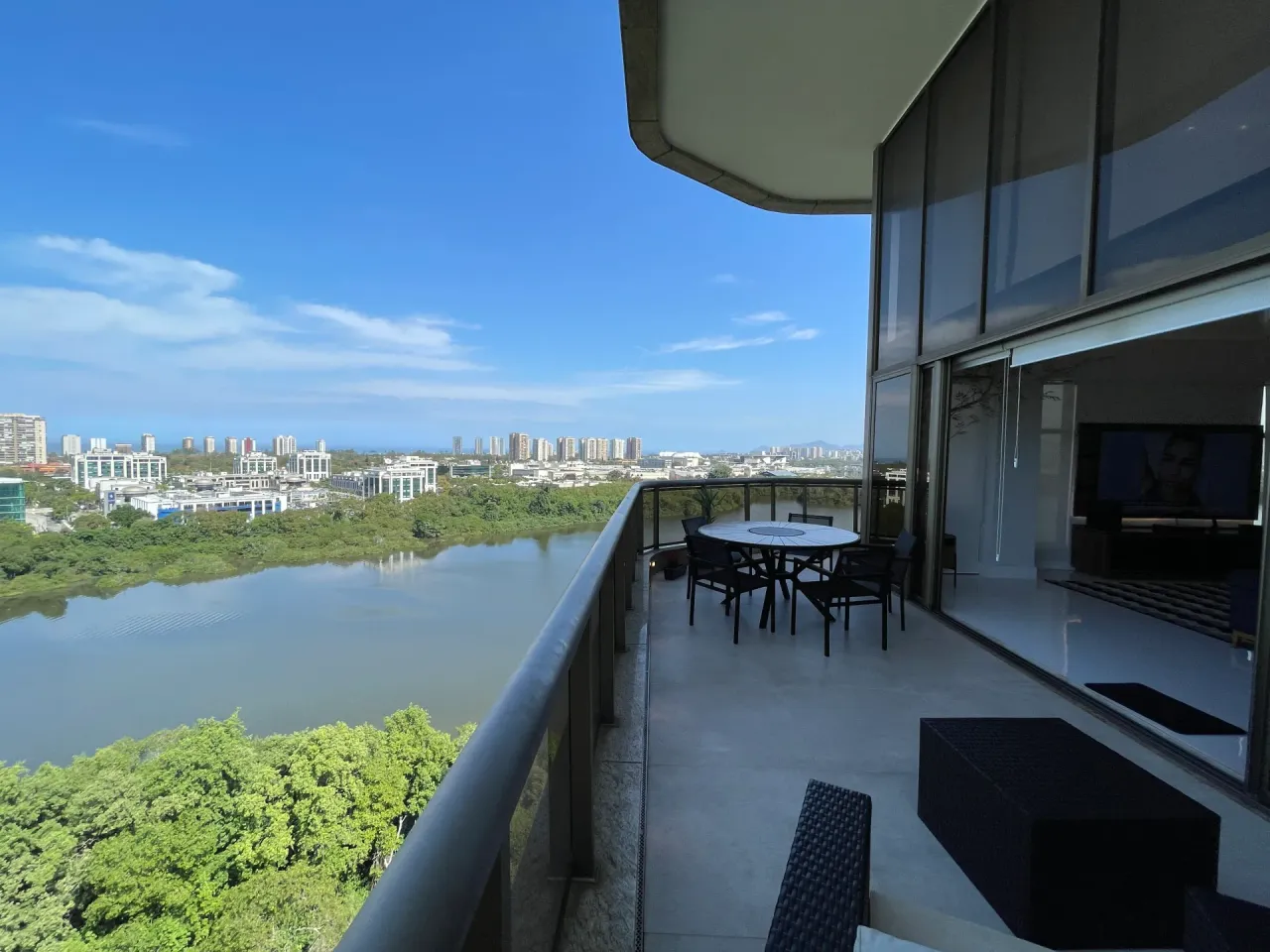 Apartamento de 4 dormitorios con balcón acristalado y 267 m² — photo 4