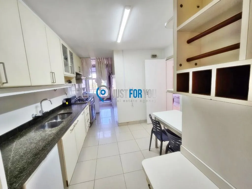Furnished apartment with 4 bedrooms and 144 m² — photo 30