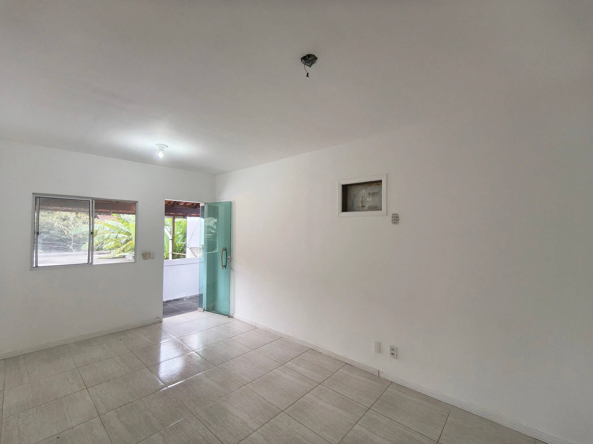 House with 3 bedrooms and an enclosed balcony — photo 35