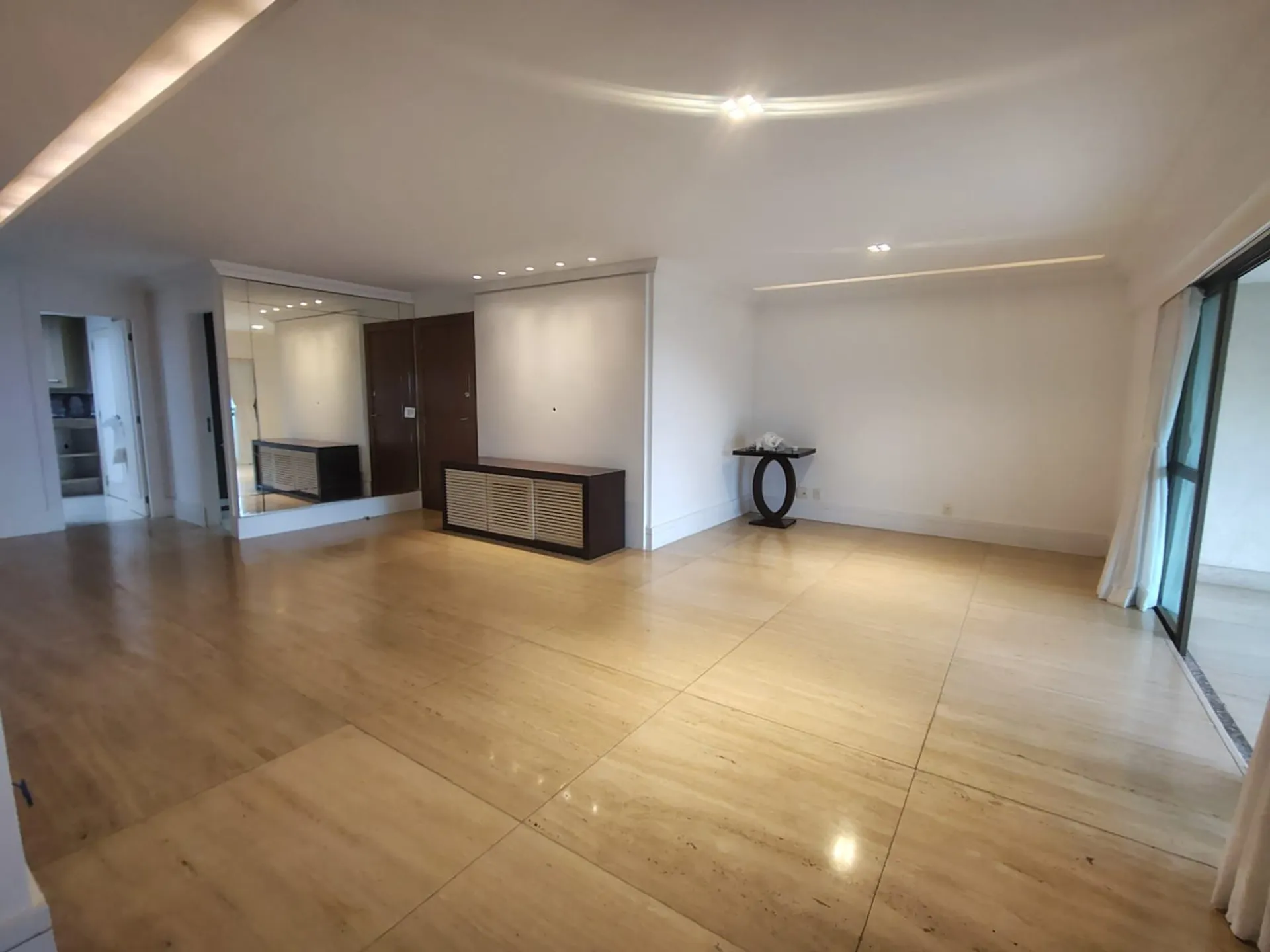 Apartamento de 3 quartos com cozinha separada e 2 vagas — photo 4