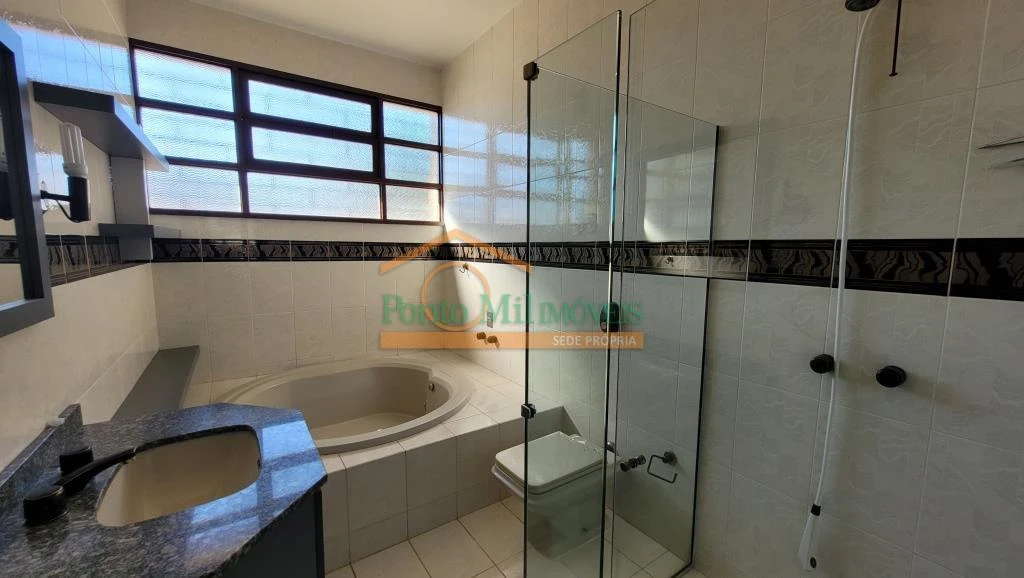 House with 3 bedrooms, 330 m² and 2 parking spaces — photo 34