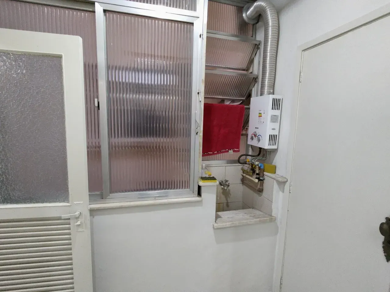 1-bedroom apartment with 2 bathrooms and closed kitchen — photo 13
