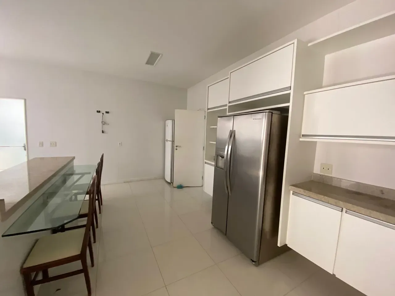 Furnished 5-bedroom house with 3 bathrooms and open-plan kitchen — photo 26