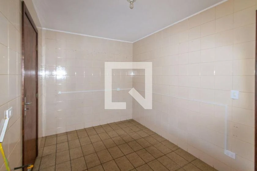 Walk-in closet in a 2-bedroom apartment, 75 m² — photo 35