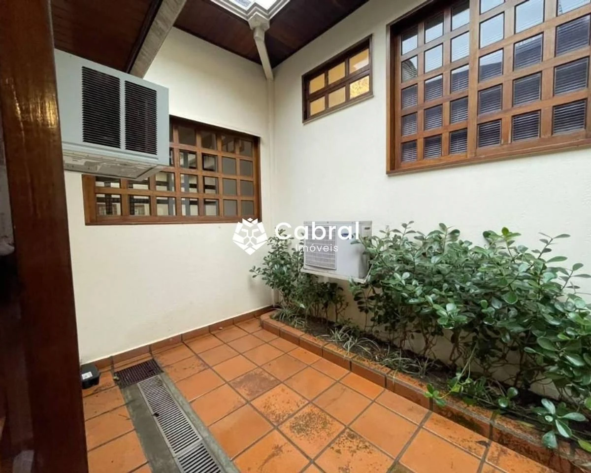 Casa com 3 dormitórios, suíte e jardim privado — photo 38