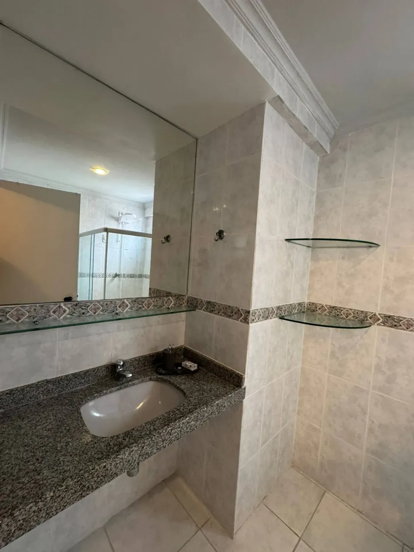 4-bedroom apartment in a building with a pool — photo 23