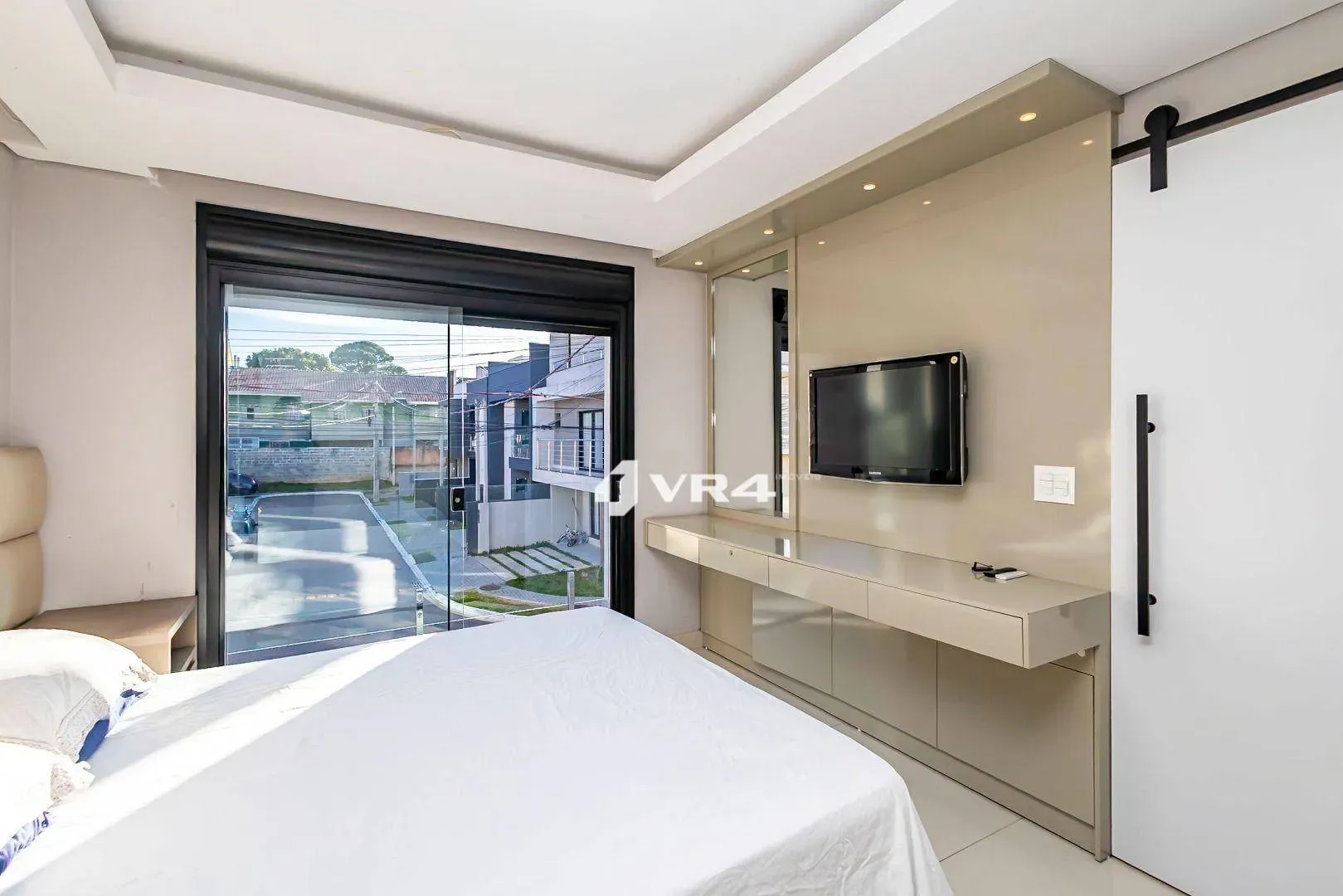 Furnished house with 3 bedrooms and an open kitchen — photo 17