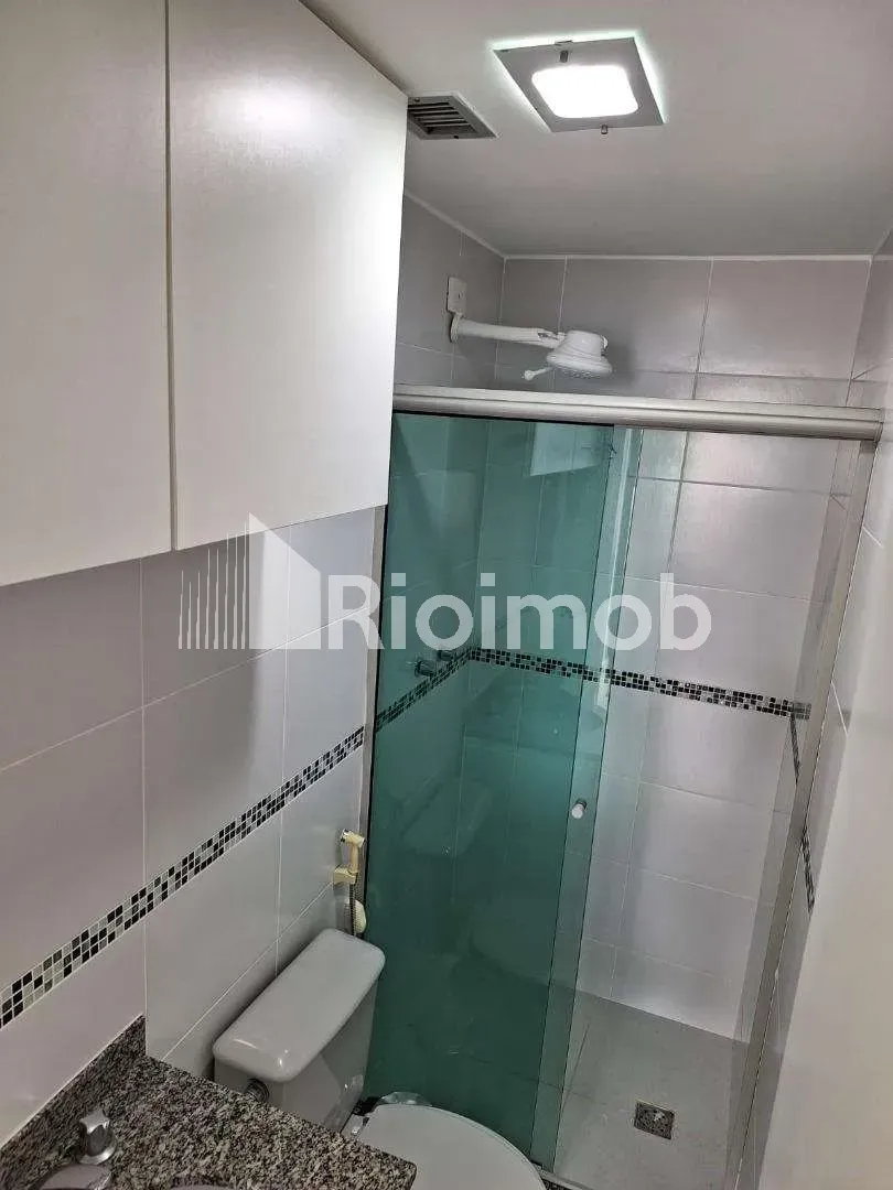 3-bedroom duplex with a glass-enclosed balcony — photo 25