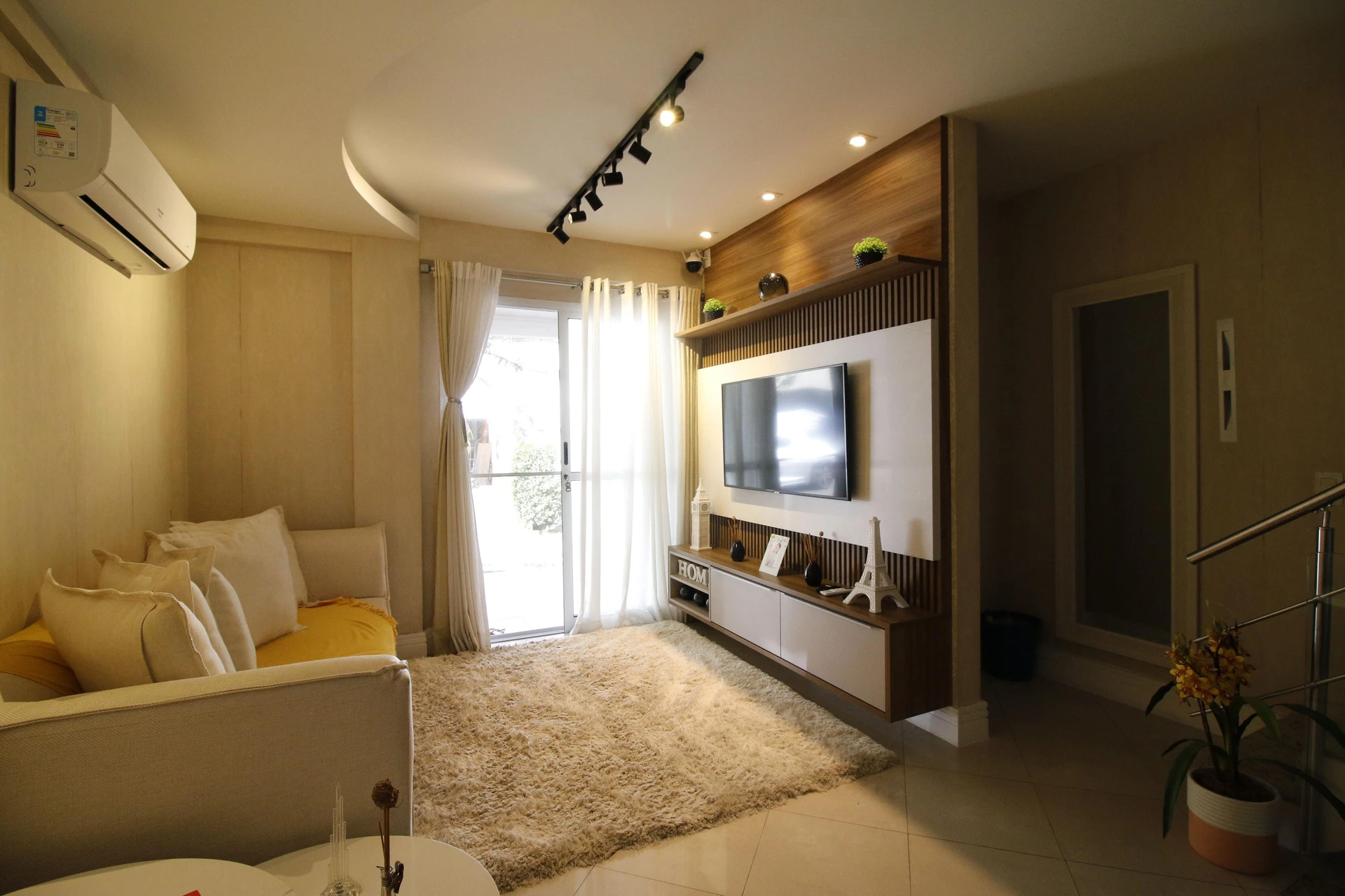 Furnished house, 230 m², with a glass-enclosed balcony — photo 4