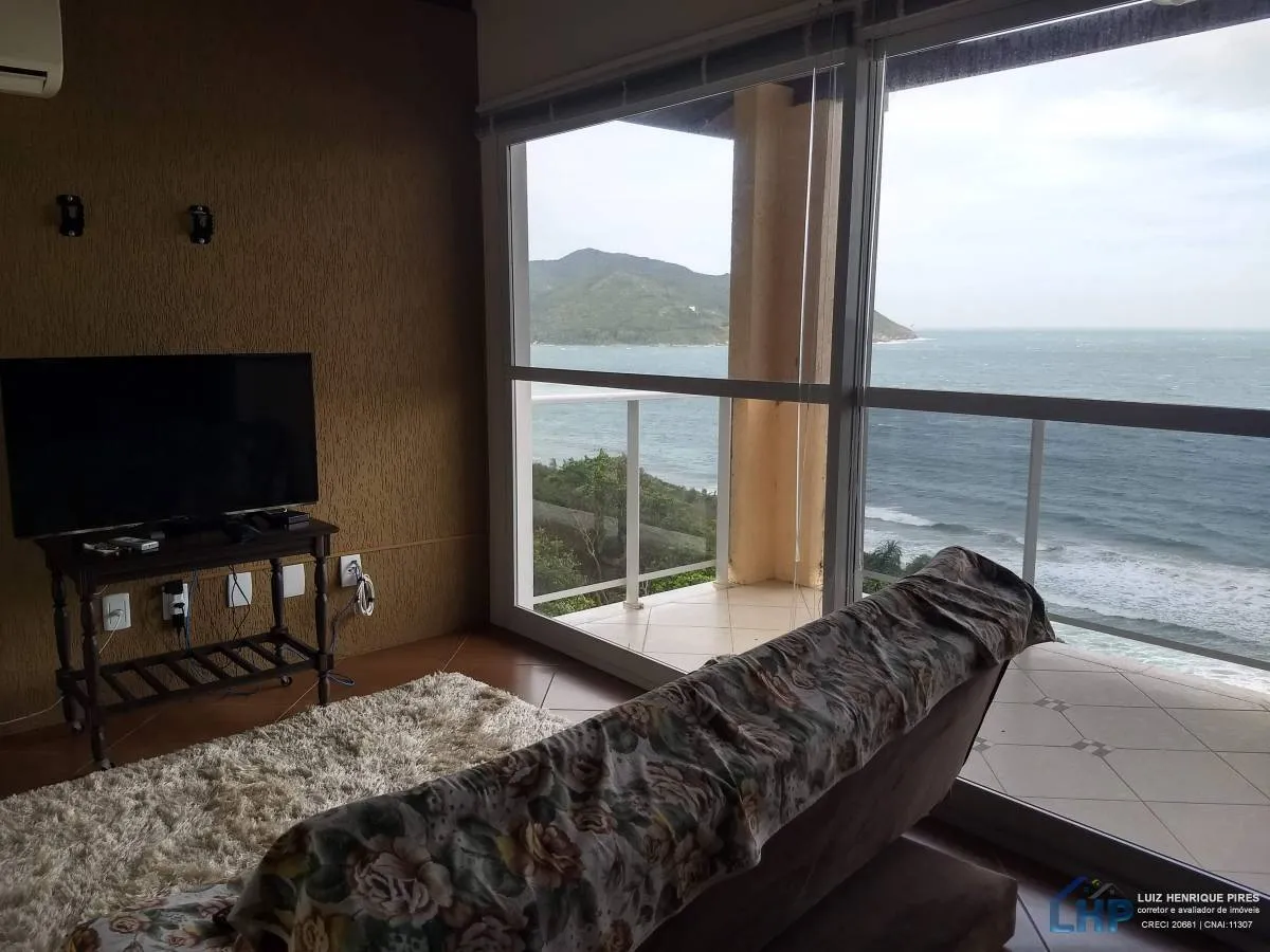 5-bedroom house with a water view in Florianópolis — photo 6