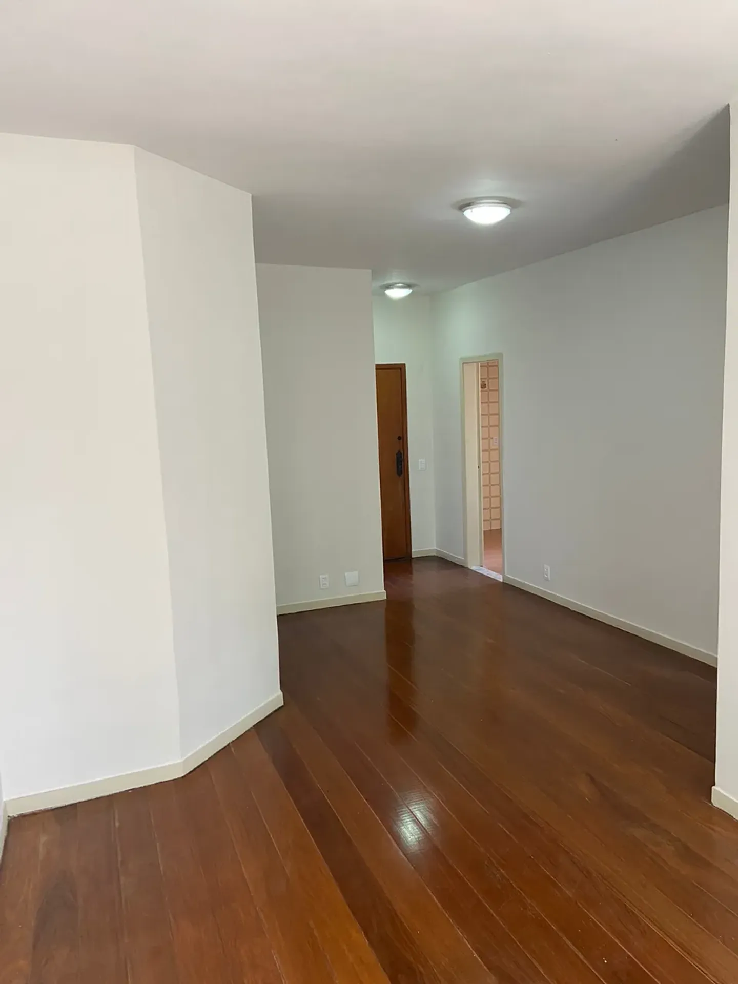 Wood or laminate floors in a 2-bedroom apartment, 70 m² — photo 20