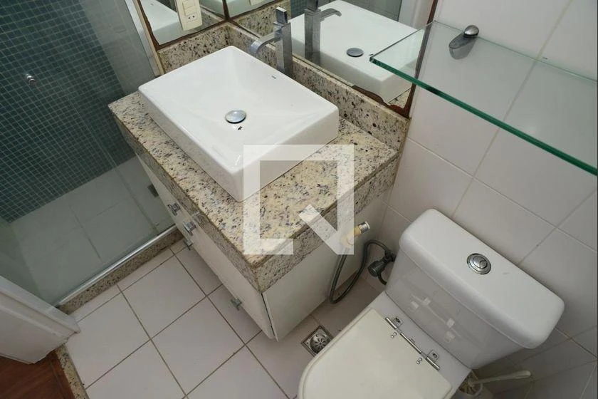 Apartamento com 2 quartos e cozinha fechada com fogão a gás — photo 22