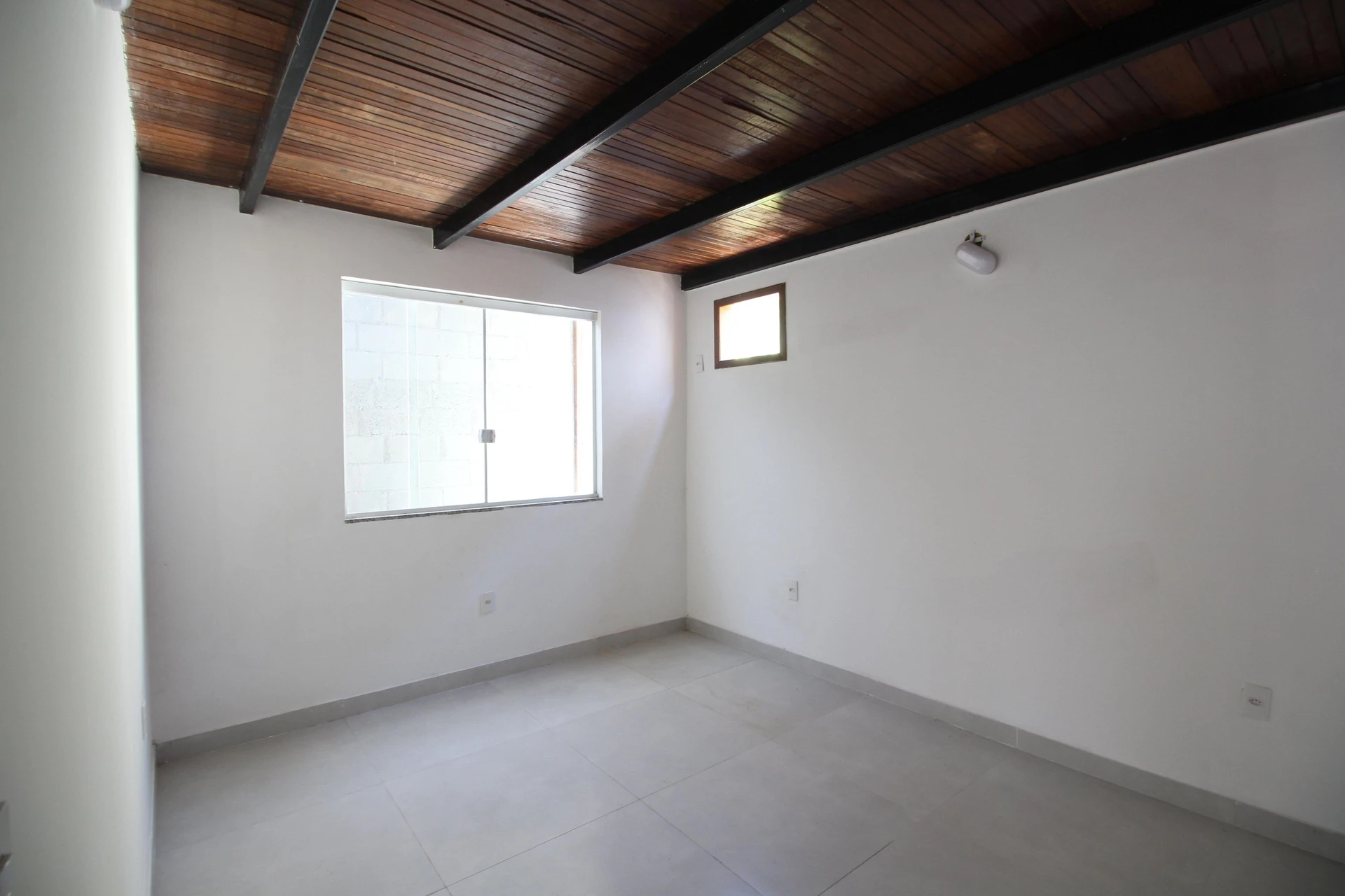 House with 4 bedrooms, 2 bathrooms and private garden — photo 27