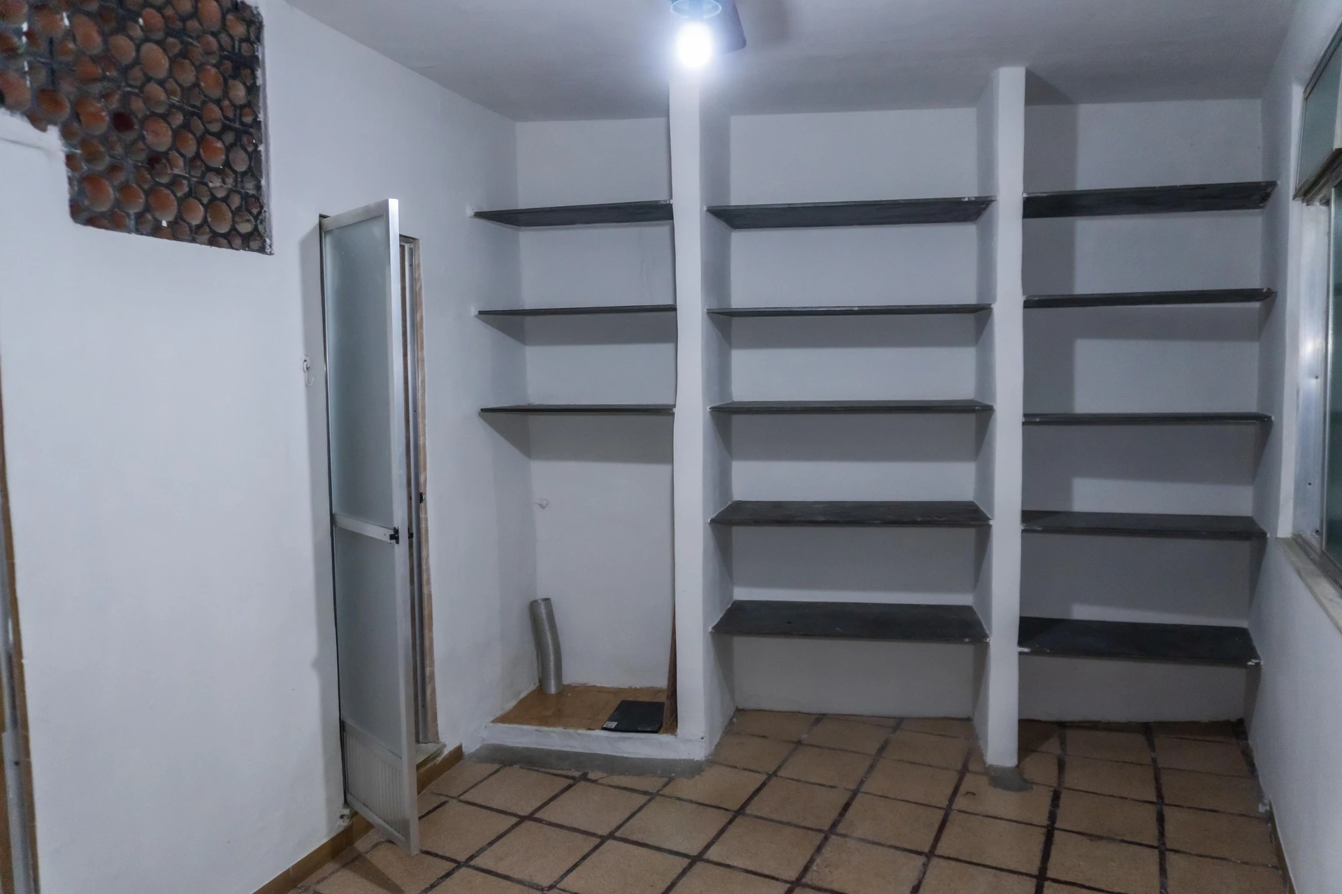 House with 1 bedroom and a separate kitchen — photo 24