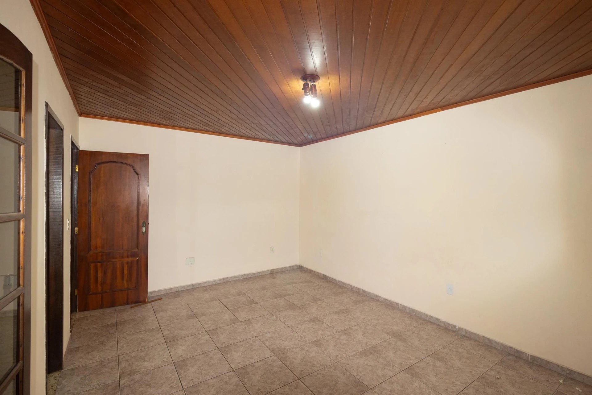 250 m² house with a garden and a mountain view — photo 22