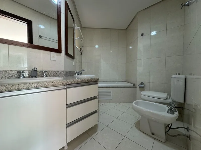 Furnished apartment, 124 m², with floor-to-ceiling windows — photo 46