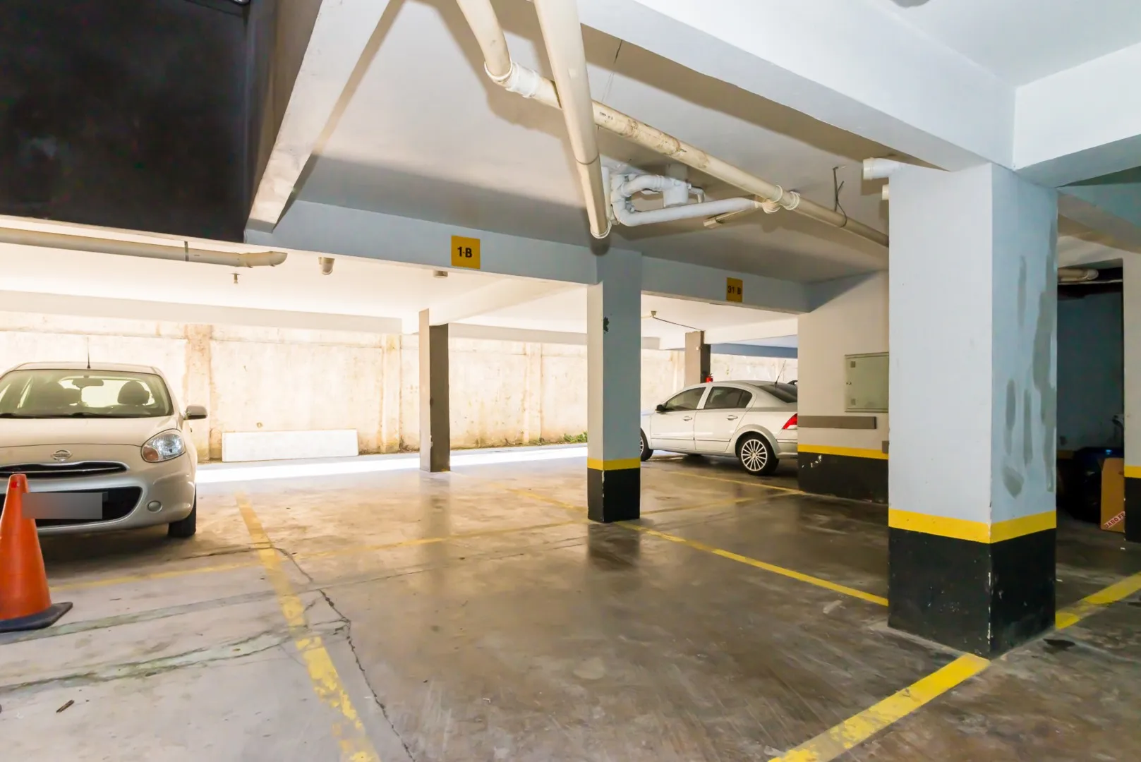 Apartamento com piso de madeira ou laminado, Cabral — photo 31