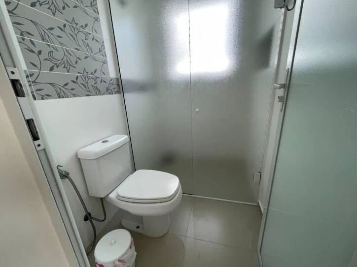 Ventanales de piso a techo y 4 dormitorios: casa de 400 m² — photo 30