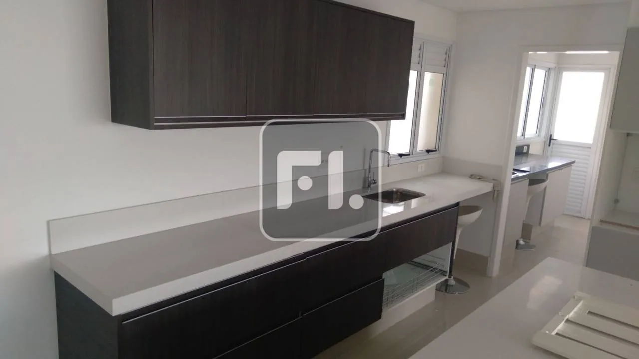 Casa com 4 dormitórios e varanda envidraçada — photo 3