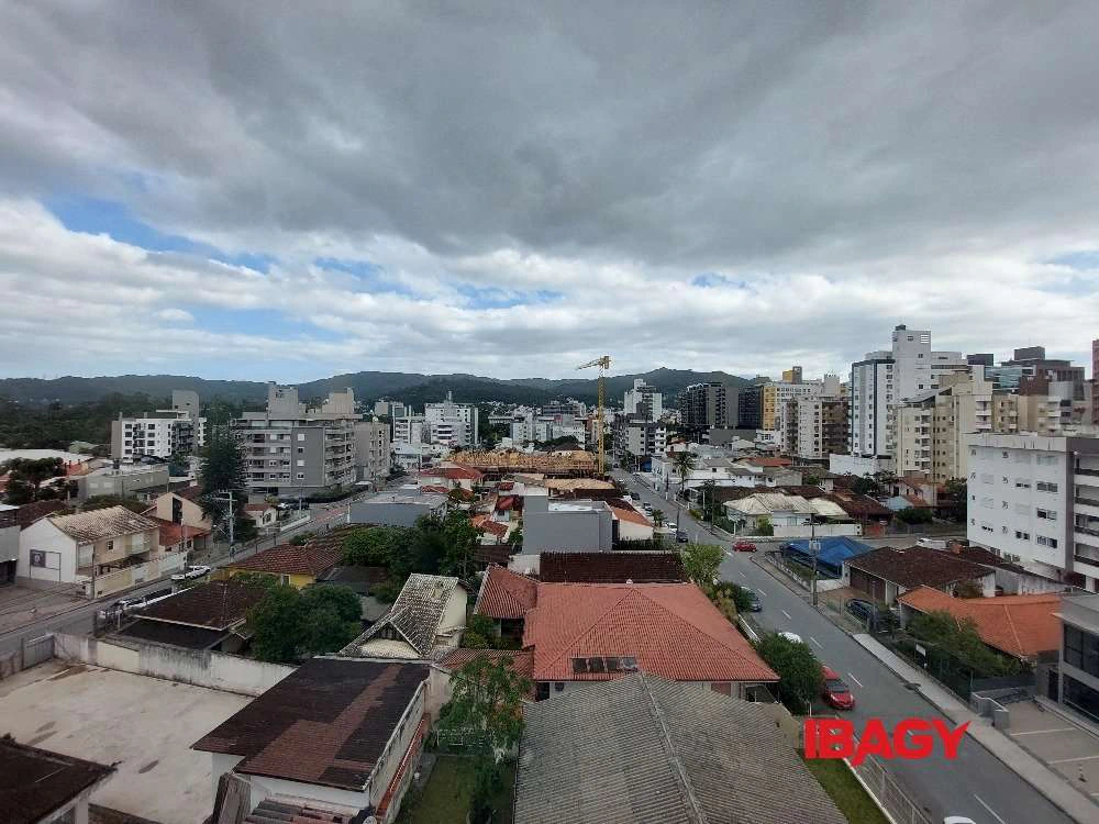 Studio mobiliado com 1 dormitório e armários planejados — photo 5